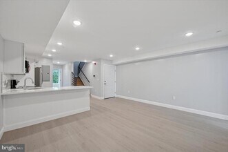 2405 Ridge Ave in Philadelphia, PA - Building Photo - Building Photo