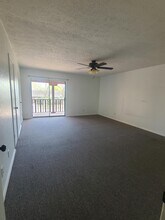 2005 Joy St, Unit #2 in Edinburg, TX - Foto de edificio - Building Photo