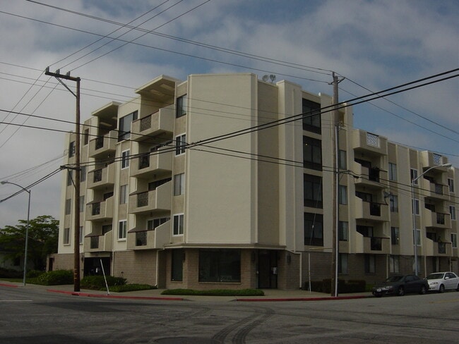 398 Parrott St, Unit 104 in San Leandro, CA - Building Photo - Building Photo