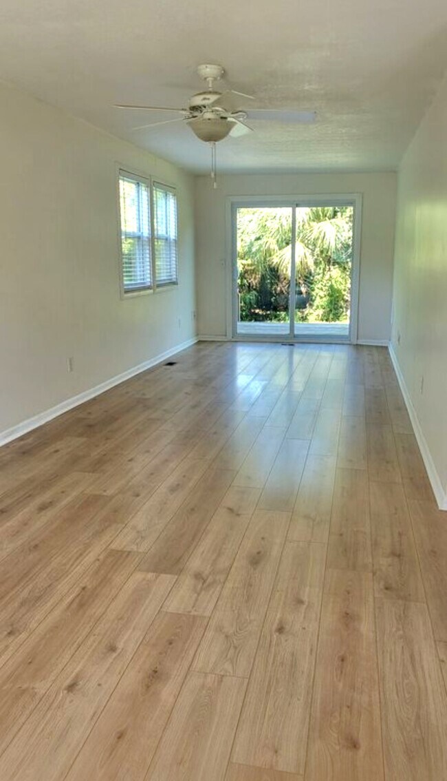 216 12th St, Unit B in St. Augustine, FL - Foto de edificio - Building Photo