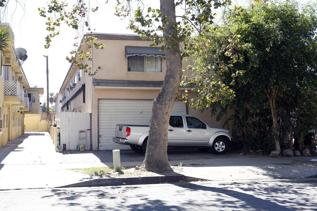 14816 Gilmore St in Van Nuys, CA - Building Photo