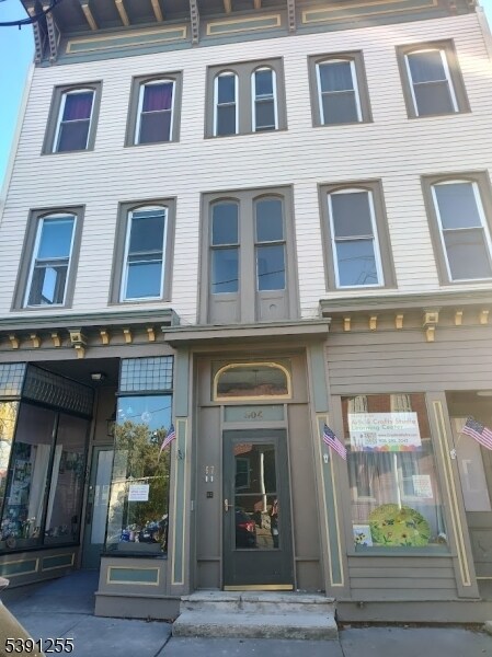 304 Front St in Belvidere, NJ - Building Photo