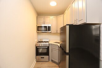 525 W Belmont Ave, Unit K02J in Chicago, IL - Foto de edificio - Building Photo