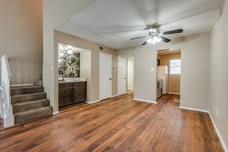 The Rose on Sybil in Tyler, TX - Foto de edificio - Building Photo