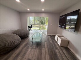 1000 Country Club Dr in Margate, FL - Building Photo