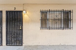 9302 Avalon Blvd in Los Angeles, CA - Building Photo