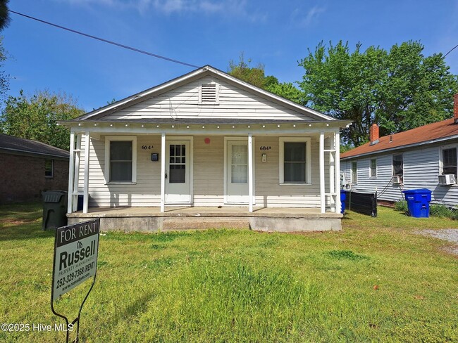 604 Hudson St in Greenville, NC - Foto de edificio - Building Photo
