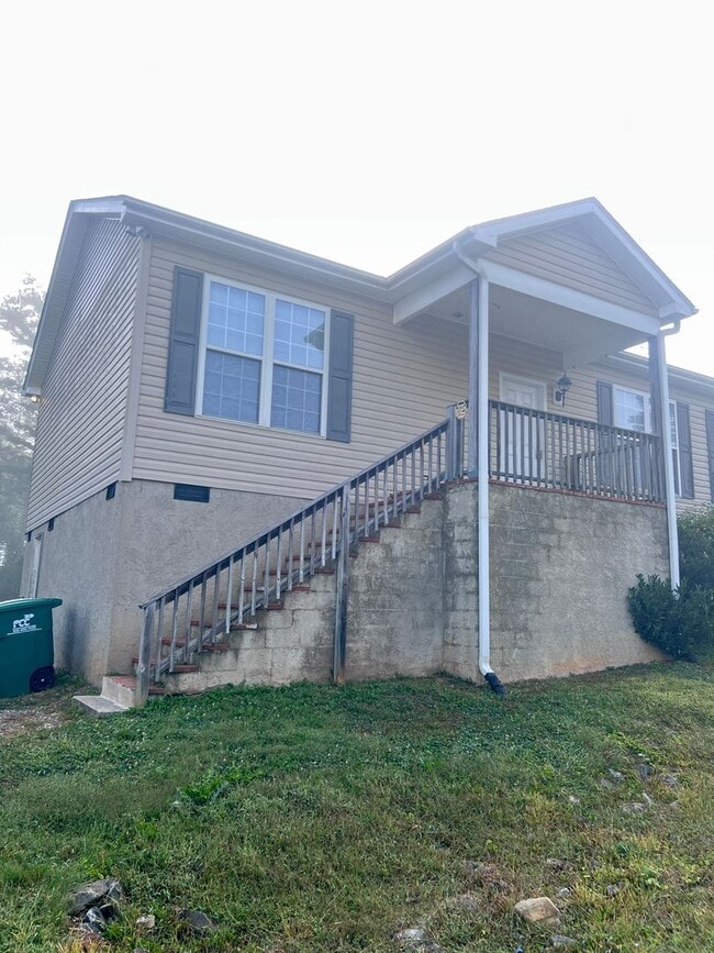 27 Spicewood Rd in Weaverville, NC - Building Photo - Building Photo