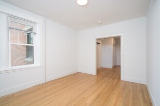 17 Forest St in Cambridge, MA - Foto de edificio - Building Photo