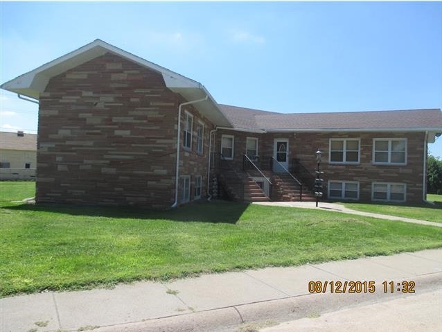 402 W 6th St in Ogallala, NE - Building Photo