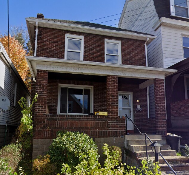 418 George St in Turtle Creek, PA - Foto de edificio
