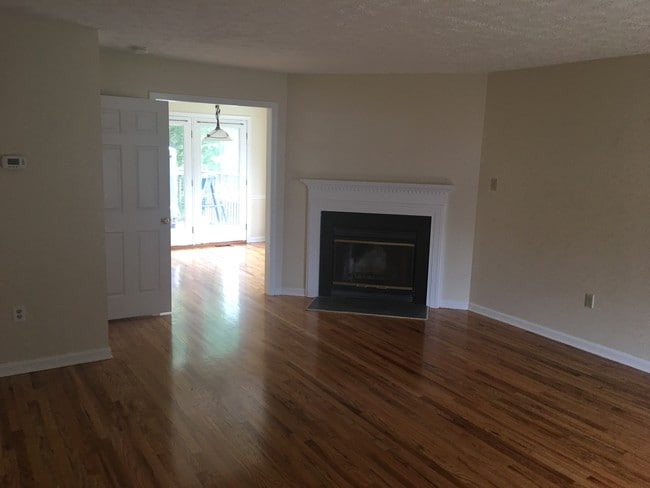 200 Tudor Dr in Winchester, VA - Building Photo - Building Photo
