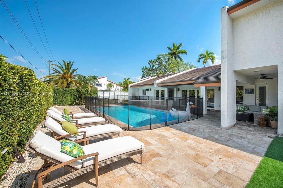 5901 SW 56th Terrace in South Miami, FL - Building Photo