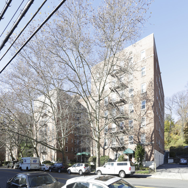 Park Court in Yonkers, NY - Building Photo