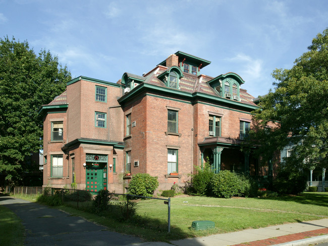 15 Charter Oak Pl in Hartford, CT - Building Photo - Building Photo