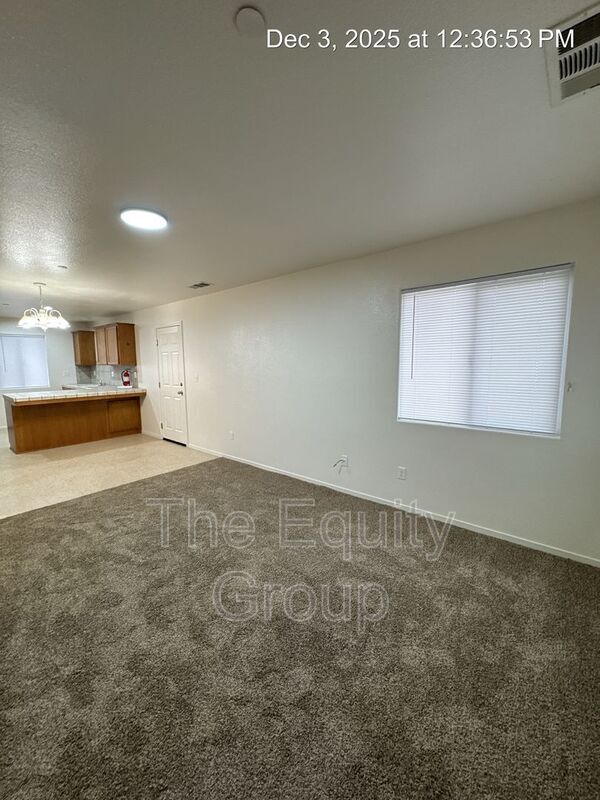 2132 W Lark Ave in Visalia, CA - Building Photo - Building Photo