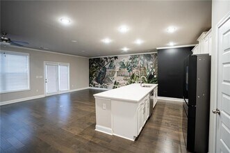 2215 Manor Pointe Dr in Cumming, GA - Foto de edificio - Building Photo