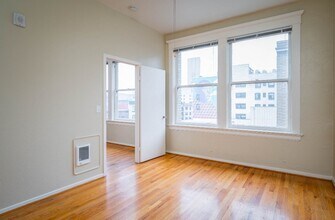 Maurice Dear Apartments in Portland, OR - Building Photo - Building Photo