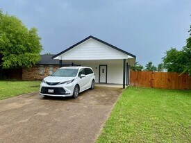 210 Lakewood Dr in Waxahachie, TX - Building Photo