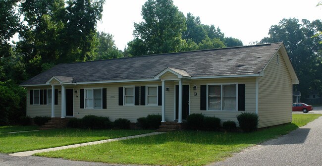 1000-1002 Cain Rd in Fayetteville, NC - Foto de edificio - Building Photo