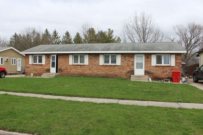 1126-1128 Sunset Ave in Kelley, IA - Building Photo - Building Photo