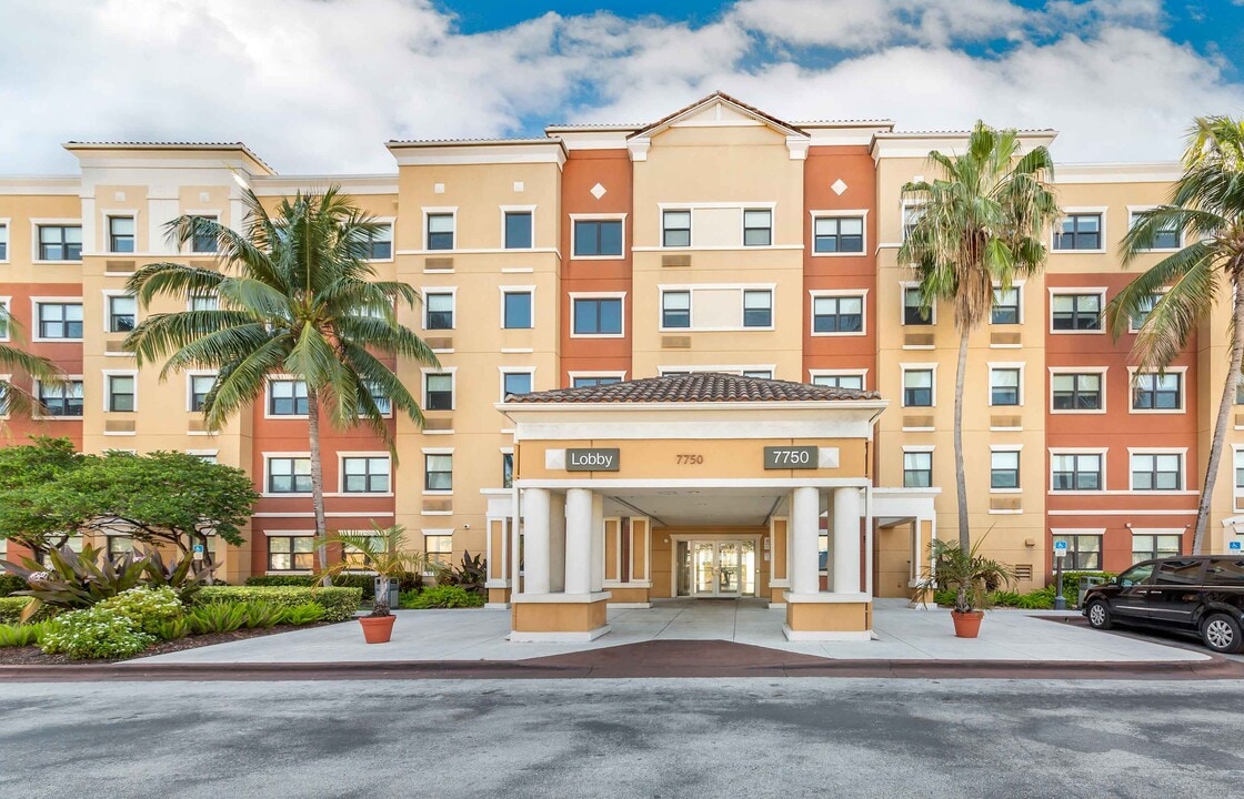 Furnished Studio-Miami - Airport - Doral - in Miami, FL - Building Photo