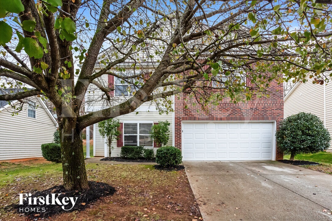 8122 Chatham Oaks Dr in Concord, NC - Building Photo