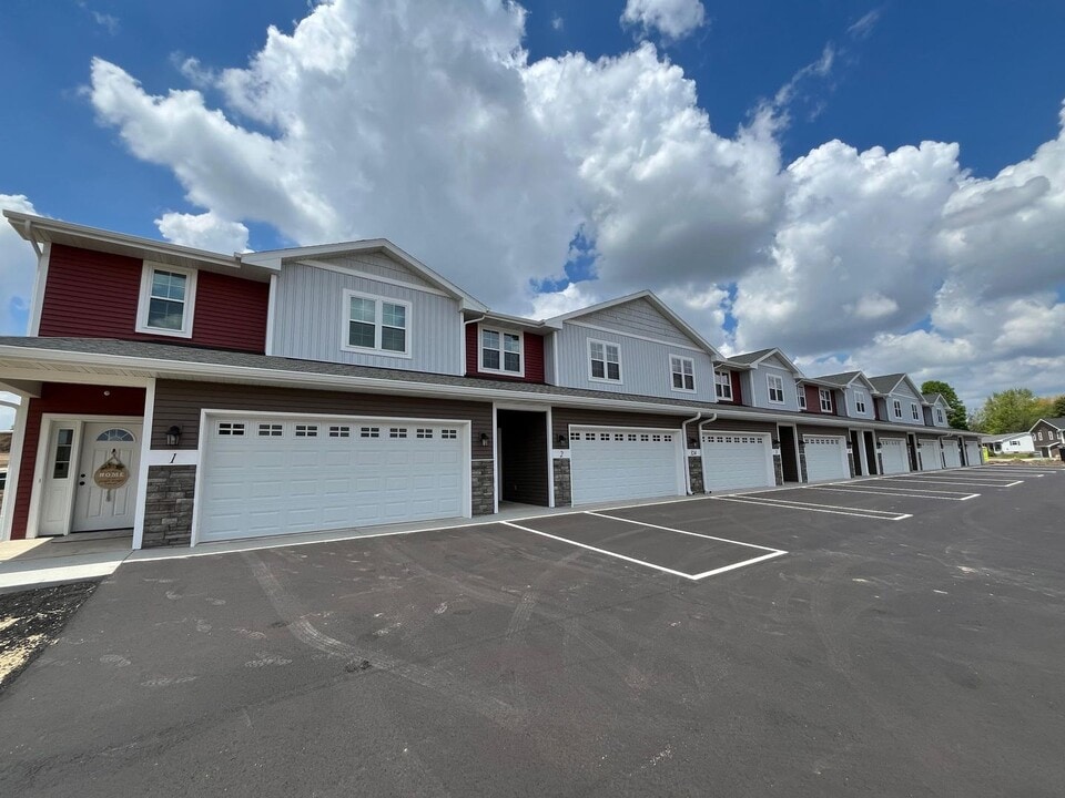 1030 Upper Glacial Path in Milton, WI - Building Photo