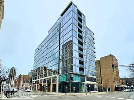 4539 N Sheridan Rd, Unit PH1201 in Chicago, IL - Building Photo