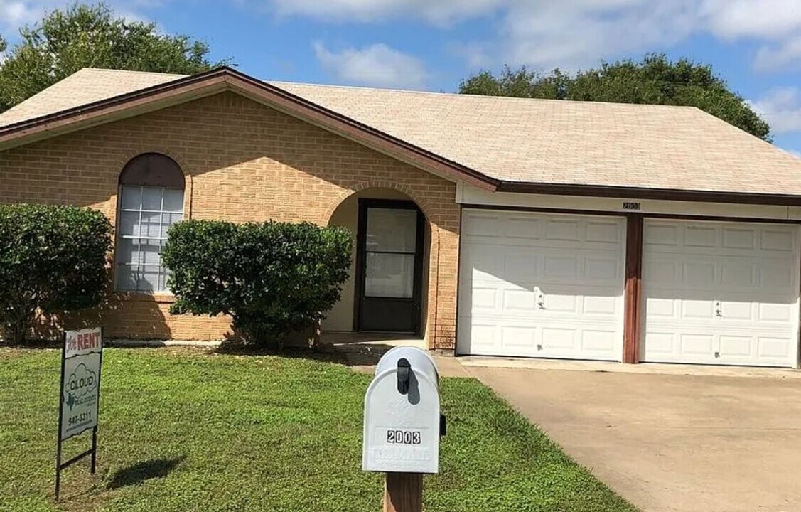 2003 Dennis St in Copperas Cove, TX - Building Photo