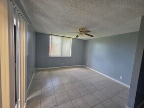 3776 Victoria Dr in West Palm Beach, FL - Building Photo - Building Photo