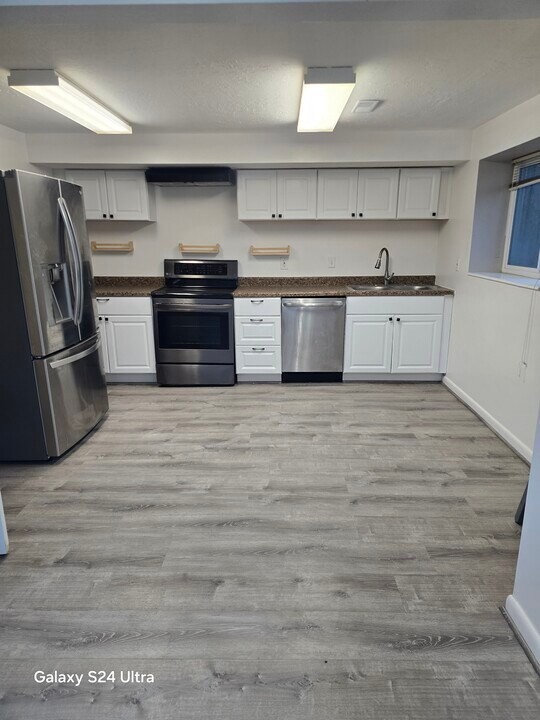 9798 S Yorkshire Dr, Unit Adel in South Jordan, UT - Building Photo