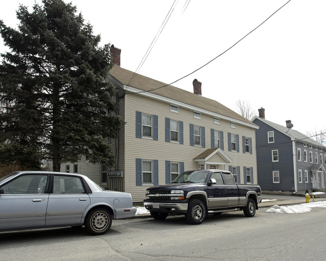 16-22 High St in Whitinsville, MA - Foto de edificio - Building Photo