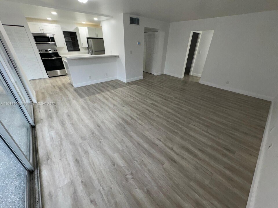 3100 N Pine Island Rd-Unit -205 in Sunrise, FL - Building Photo