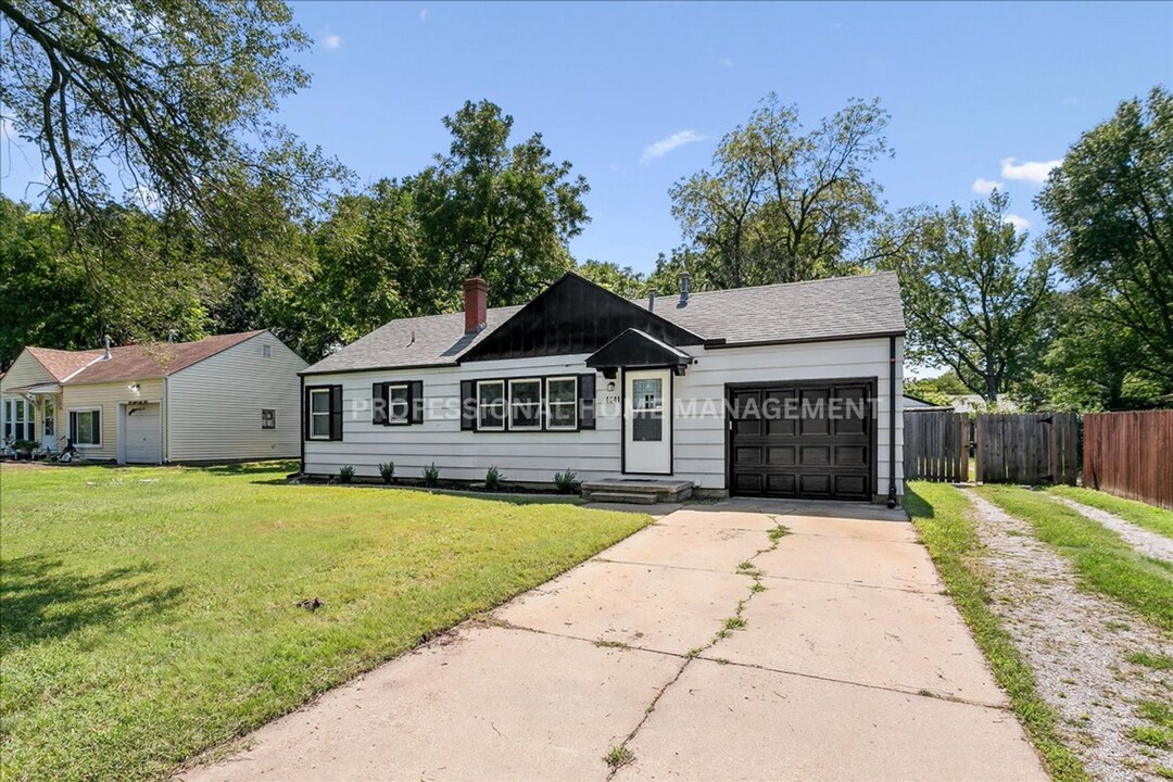 4041 E Bellaire St in Wichita, KS - Building Photo