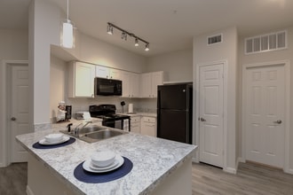 Vista Bella in Lago Vista, TX - Foto de edificio - Building Photo