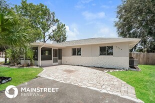 13214 First St in Ft. Myers, FL - Building Photo