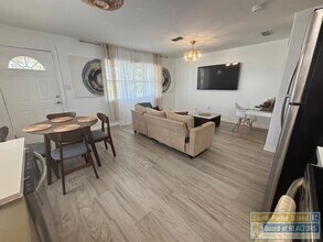 208 W Gardenia St in South Padre Island, TX - Building Photo - Building Photo