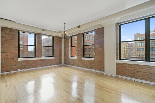 812 W Van Buren St in Chicago, IL - Foto de edificio - Building Photo