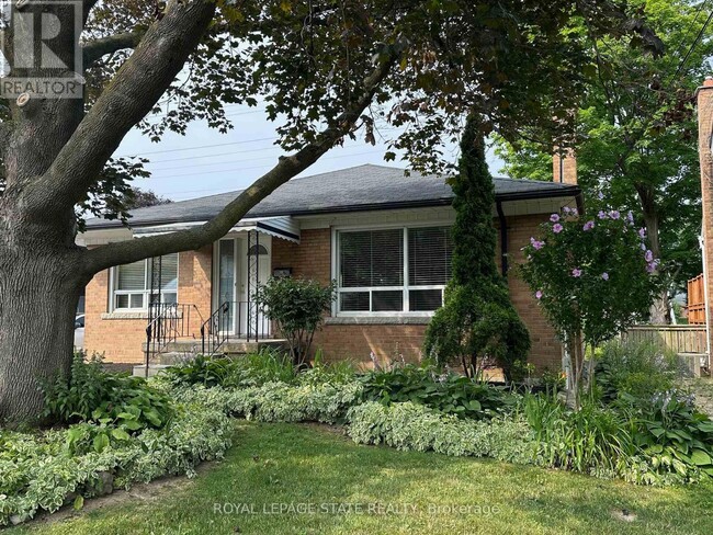 property at 20 Lloyd Manor Rd