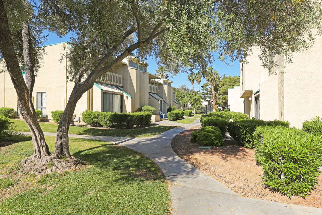 Tamarus Park Apartments in Las Vegas, NV - Building Photo