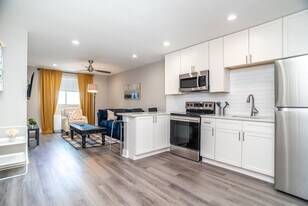 215 Piedmont Ave NE in Atlanta, GA - Building Photo