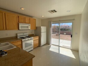 10279 Falling Needle Ave in Las Vegas, NV - Building Photo - Building Photo