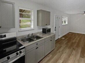 1219 Crest Dr SE in Cleveland, TN - Foto de edificio - Building Photo