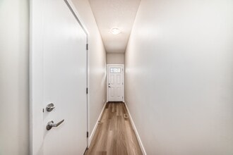 710 Sage Hill Grove NW in Calgary, AB - Building Photo - Building Photo