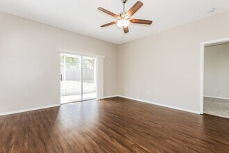 327 Sand Ridge Dr in Valrico, FL - Building Photo - Building Photo