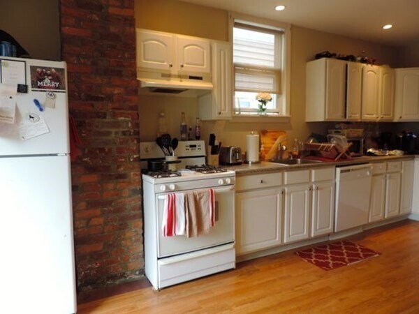204 L St in Boston, MA - Building Photo