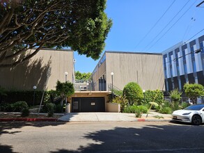 1145 Yale St, Unit 15 in Santa Monica, CA - Building Photo - Building Photo