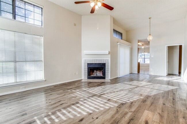 451 Appomattox Dr in Mesquite, TX - Foto de edificio - Building Photo