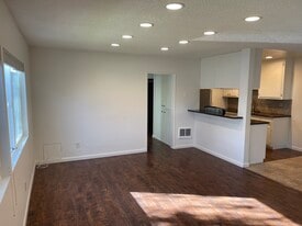 3045 E Theresa St, Unit #6 in Long Beach, CA - Building Photo